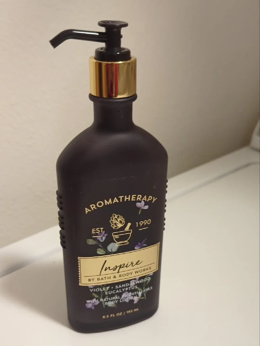 Bath & Body Works Aromatherapy Inspire Violet + Sandalwood Body Lotion - Black
